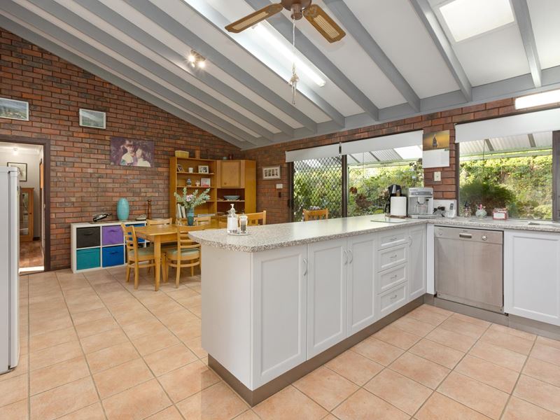 40 Chancery Crescent, Willetton