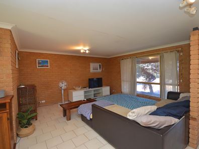 17 Batavia Circle, Kalbarri WA 6536