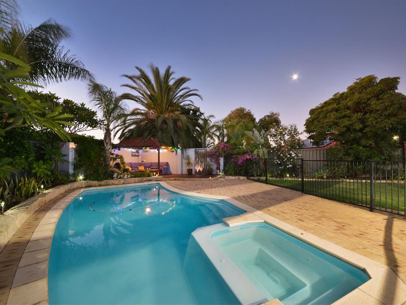15 Tyrrell Court, Edgewater