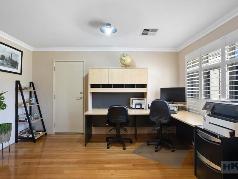 7 Whitehart Entrance, Aveley