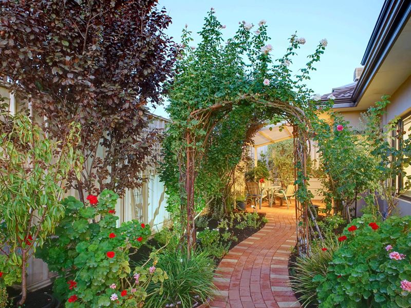 6A Grand Promenade, Bayswater