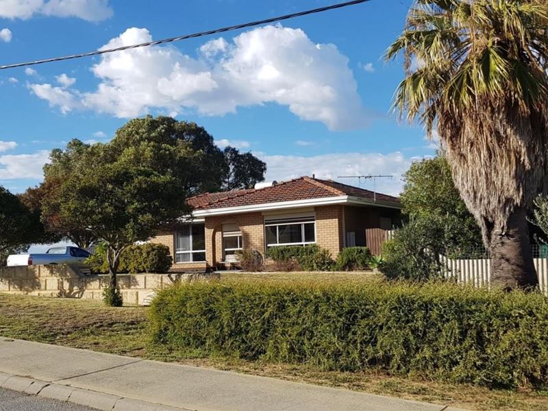 18 East Churchill Avenue, Beeliar