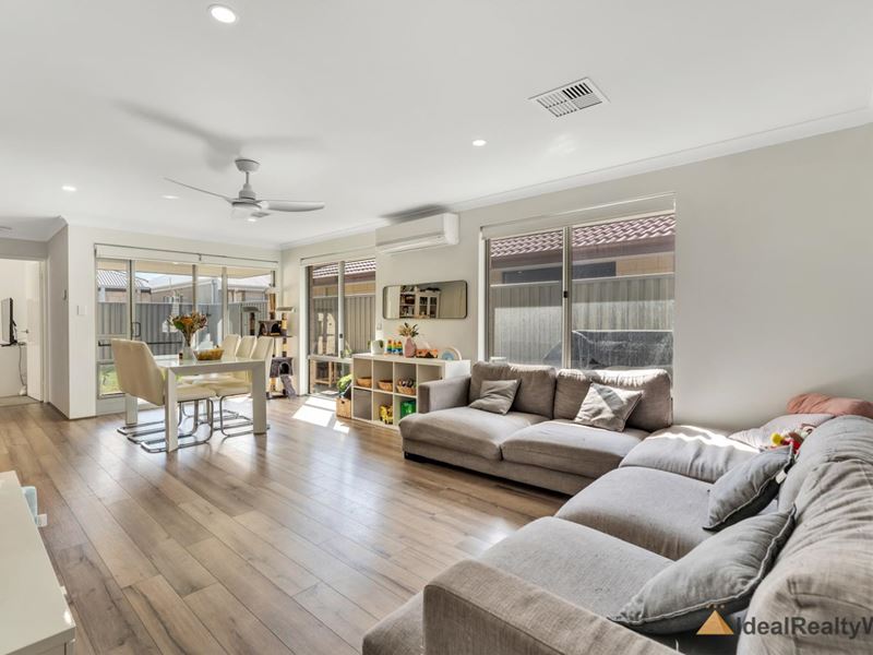 20 Golden Way, Piara Waters