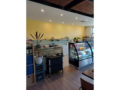 Food/Hospitality - Busy Café in Local Hotspot