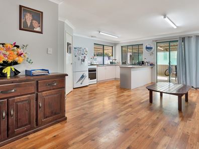 12 Half Moon Drive, Waggrakine WA 6530