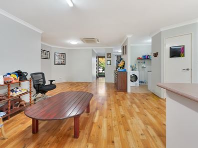 12 Half Moon Drive, Waggrakine WA 6530