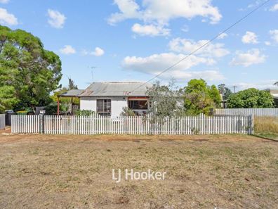 35 Coombes Street, Collie WA 6225