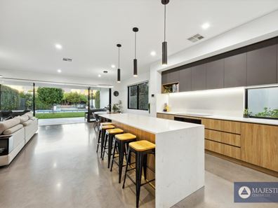 2B Armstrong Rd, Applecross WA 6153