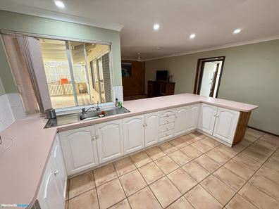 4 Dent Court, Port Denison WA 6525