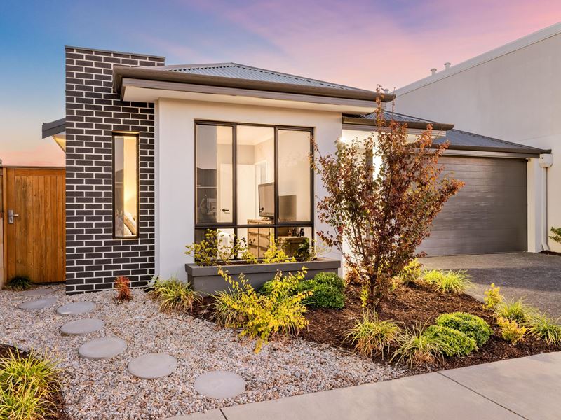 18 BEETHOVEN STREET, Banksia Grove WA 6031
