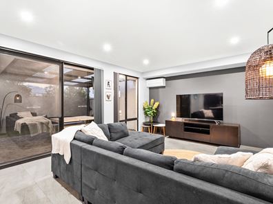 18 BEETHOVEN STREET, Banksia Grove WA 6031