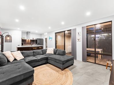 18 BEETHOVEN STREET, Banksia Grove WA 6031