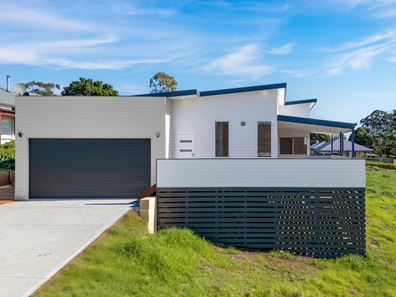 8 Hitchcock Drive, Nannup WA 6275