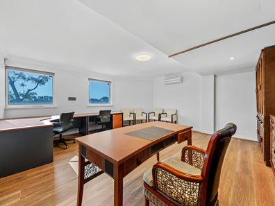 1 Berndt Grove, Winthrop WA 6150