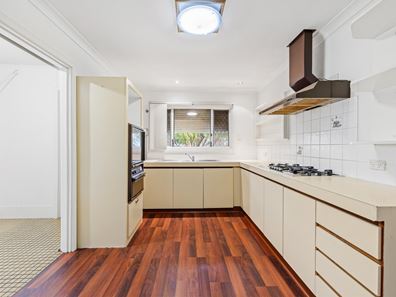 16 Ravenscroft Way, Kelmscott WA 6111