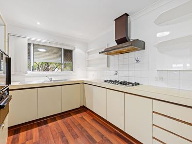 16 Ravenscroft Way, Kelmscott WA 6111
