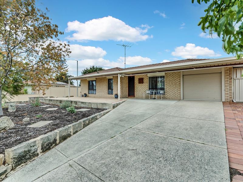 16 Saskatchewan Way, Greenfields WA 6210