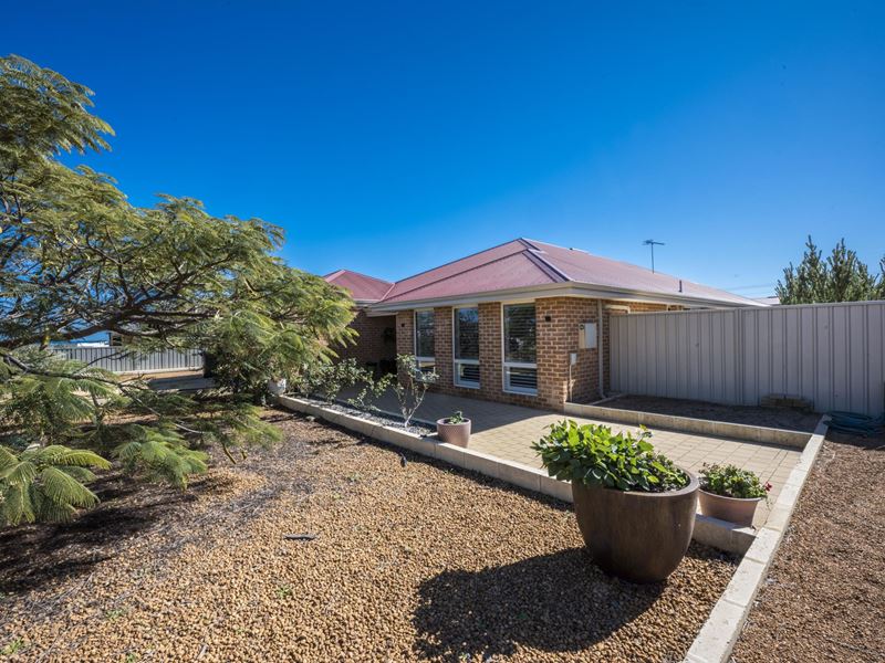 4 Protea Avenue, Moresby WA 6530