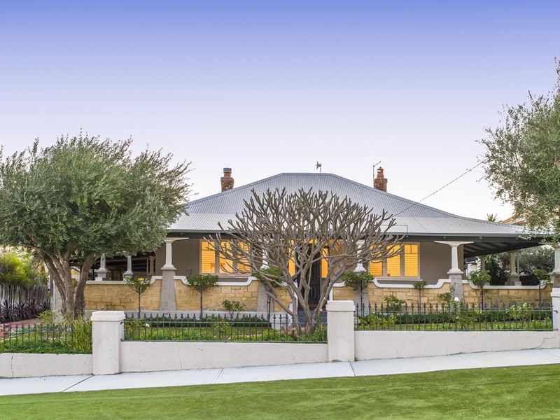 11 Sea View Street, Beaconsfield WA 6162