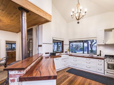 11 Sea View Street, Beaconsfield WA 6162