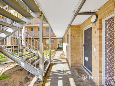 9/2 Rand Court, Withers WA 6230