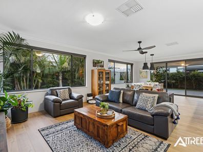 21 Escada Way, Piara Waters WA 6112