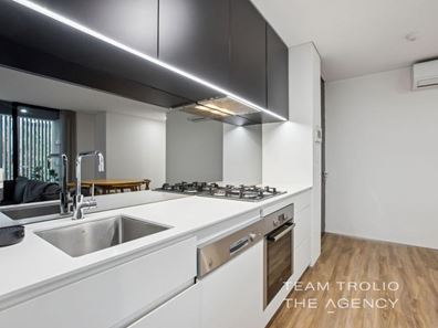 14/402 Carrington Street, Hamilton Hill WA 6163