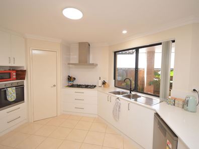 15 Carissa Turn, Halls Head WA 6210