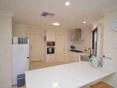 15 Carissa Turn, Halls Head WA 6210