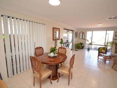 15 Carissa Turn, Halls Head WA 6210