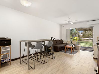 10/4 Minchinson Street, Shoalwater WA 6169