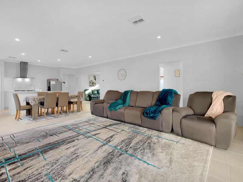 189 Monticello Parkway, Piara Waters WA 6112