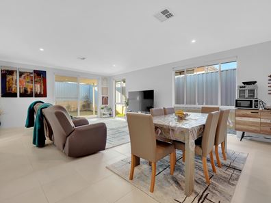 189 Monticello Parkway, Piara Waters WA 6112