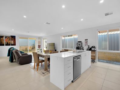 189 Monticello Parkway, Piara Waters WA 6112