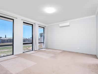 24 Sutcliffe Road, Waggrakine WA 6530