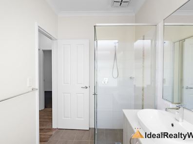 30 Golden Way, Piara Waters WA 6112