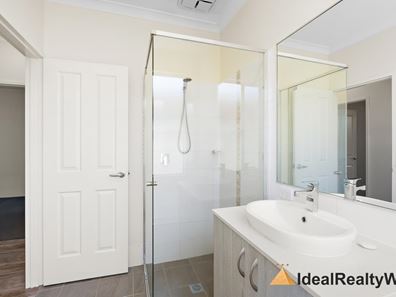 30 Golden Way, Piara Waters WA 6112