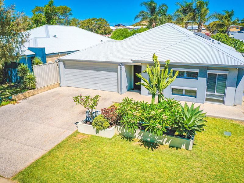 100 Tangadee Road, Golden Bay WA 6174
