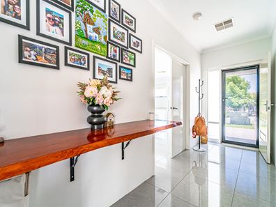 100 Tangadee Road, Golden Bay WA 6174
