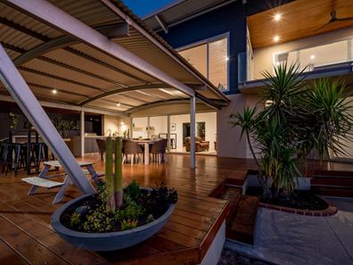 8 Bluewater Close, Drummond Cove WA 6532