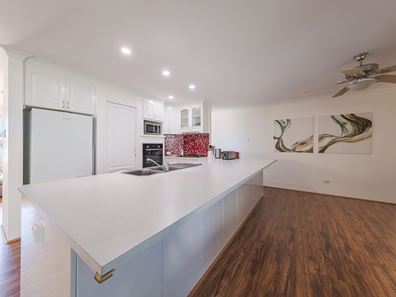 15 Hillview Drive, Drummond Cove WA 6532