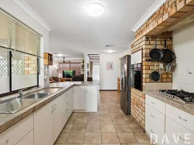 182 Twickenham Drive, Kingsley WA 6026