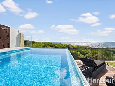 8 Serrata Way, Halls Head WA 6210