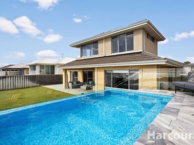 8 Serrata Way, Halls Head WA 6210