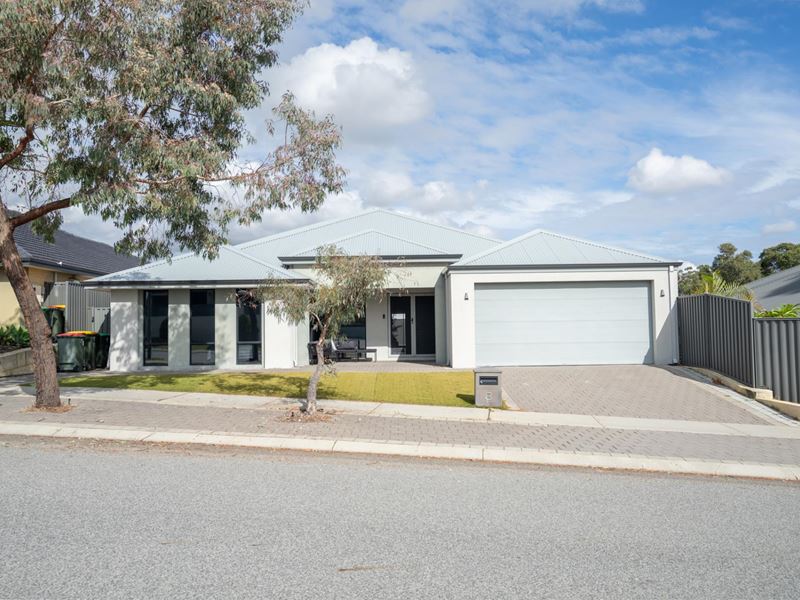 8 Bagatelle Road, Landsdale WA 6065