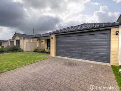 72 Kalari Drive, Wattle Grove WA 6107