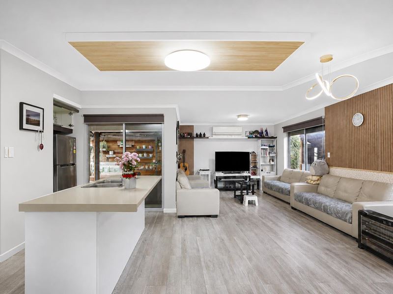 29 Elmsett Way, Girrawheen WA 6064