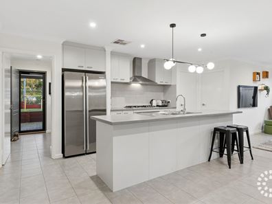 1/8 Doust Street, Hilton WA 6163