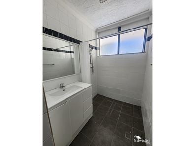 ROOM 4/13 Eddystone Avenue, Craigie WA 6025