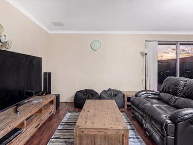 52 Aroona Way, Maddington WA 6109